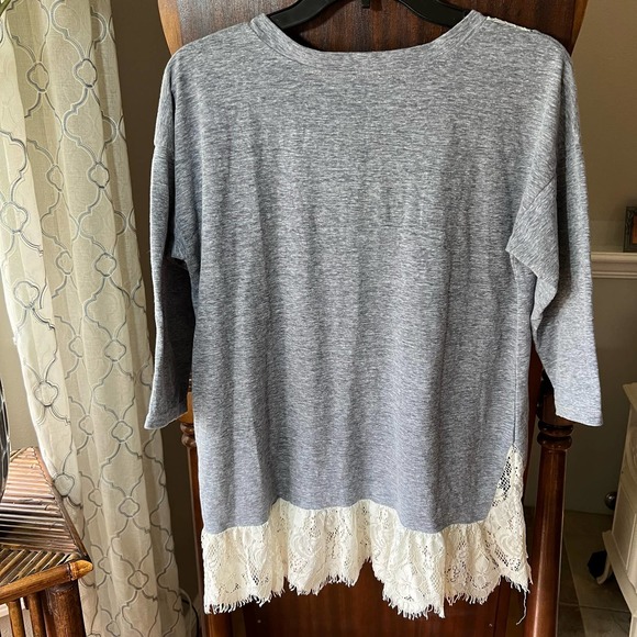 Umgee size small gray lace blouse top three-quarter sleeve V-neck - Picture 7 of 9